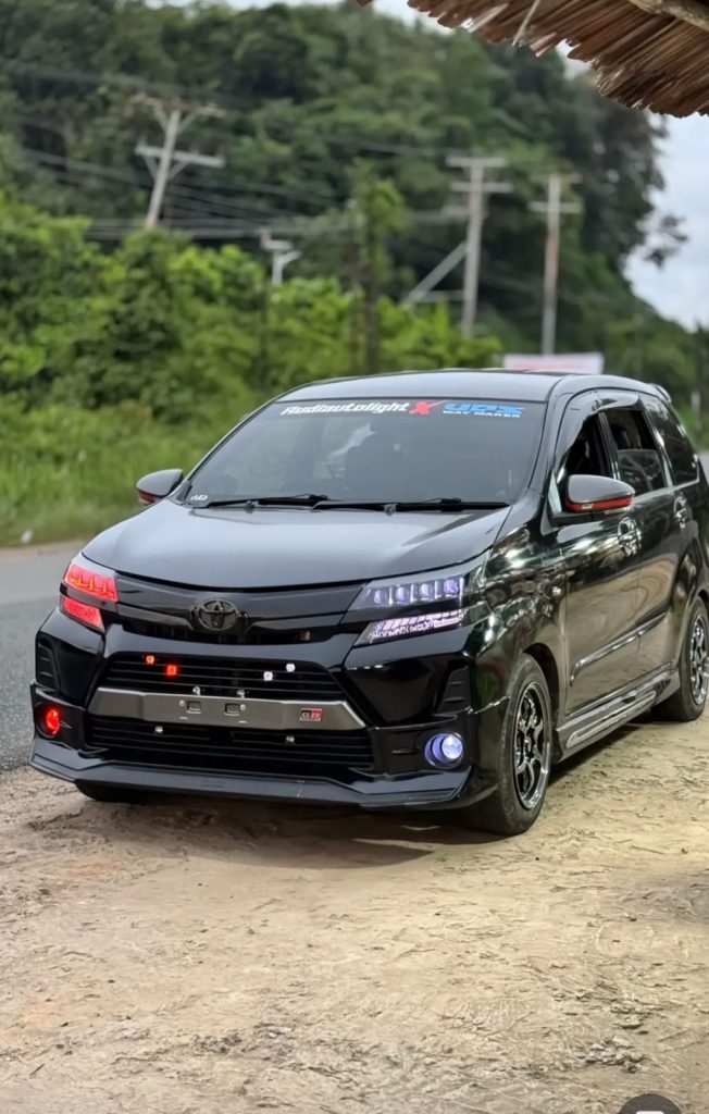 mobil travel terbaik